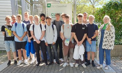 Group of students posing for a photo